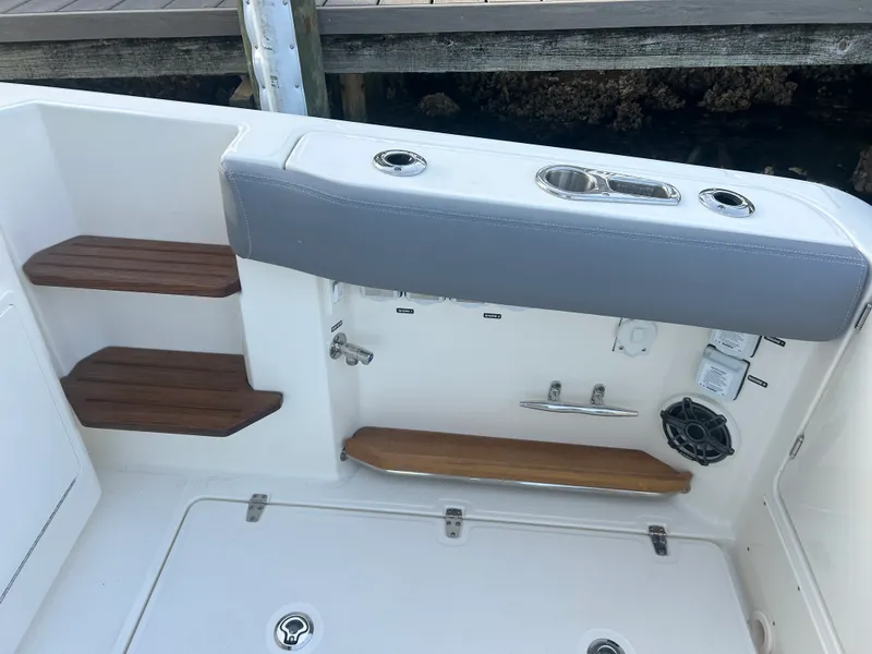 Slide: The Image of Boston Whaler 350 Realm 2026 - 10