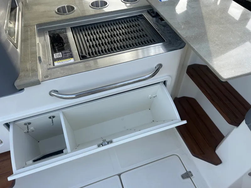 Slide: The Image of Boston Whaler 350 Realm 2026 - 12