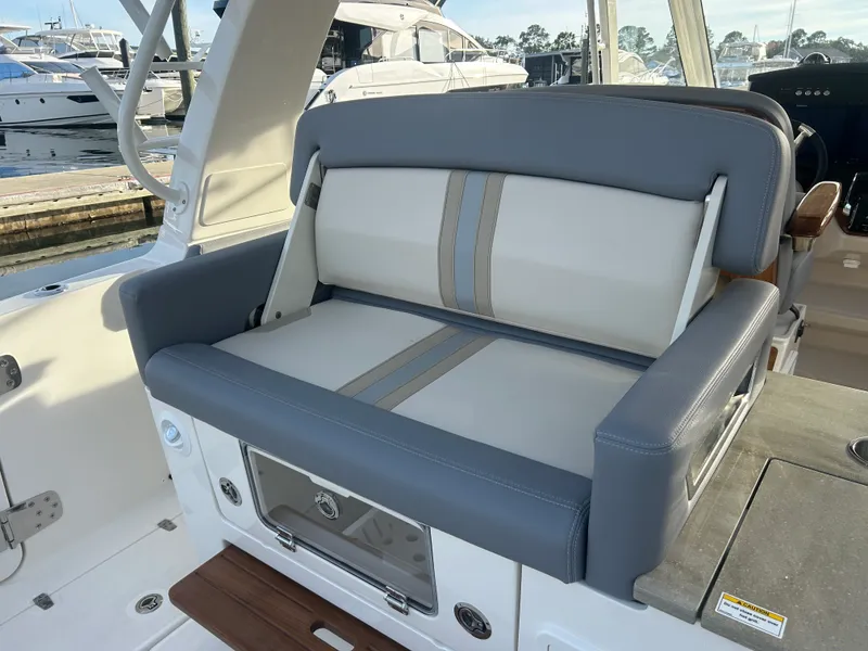 Slide: The Image of Boston Whaler 350 Realm 2026 - 13