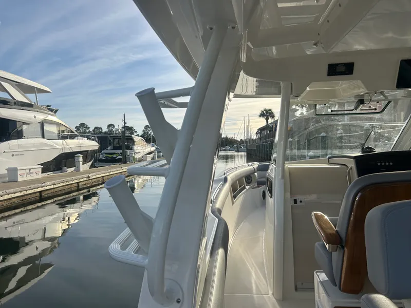 Slide: The Image of Boston Whaler 350 Realm 2026 - 16