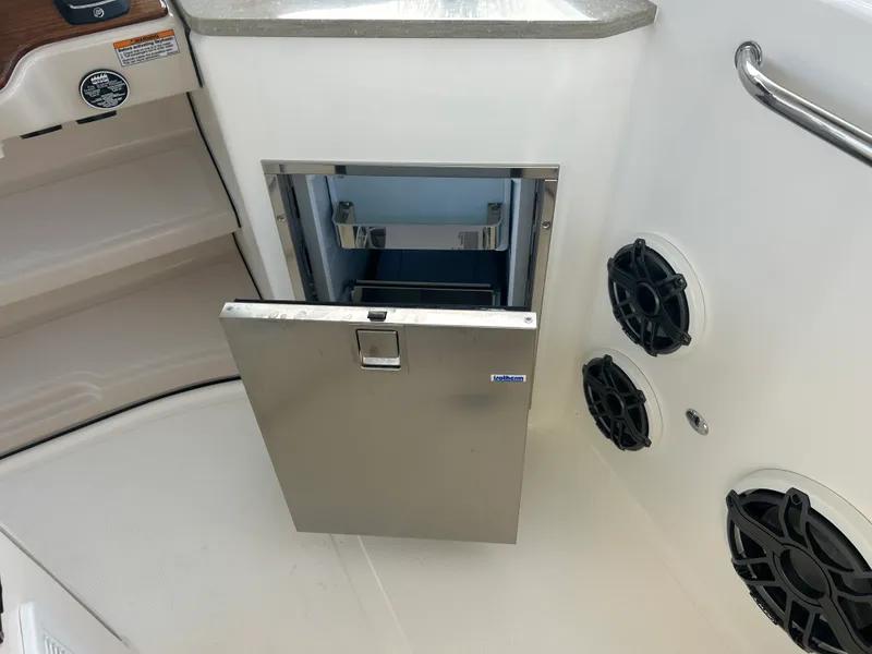 Slide: The Image of Boston Whaler 350 Realm 2026 - 23