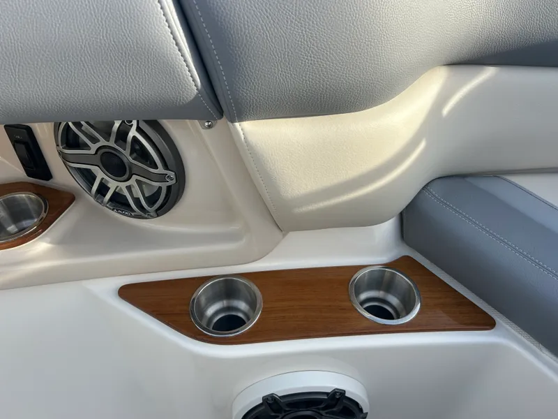 Slide: The Image of Boston Whaler 350 Realm 2026 - 34