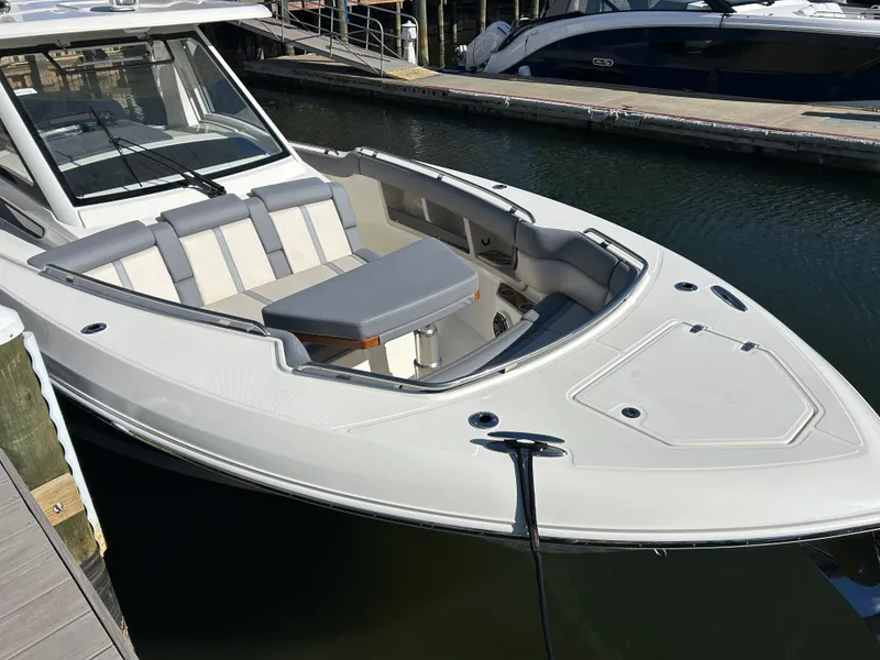 Slide: The Image of Boston Whaler 350 Realm 2026 - 36