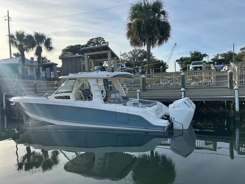 Slide: The Image of Boston Whaler 350 Realm 2026 - 4