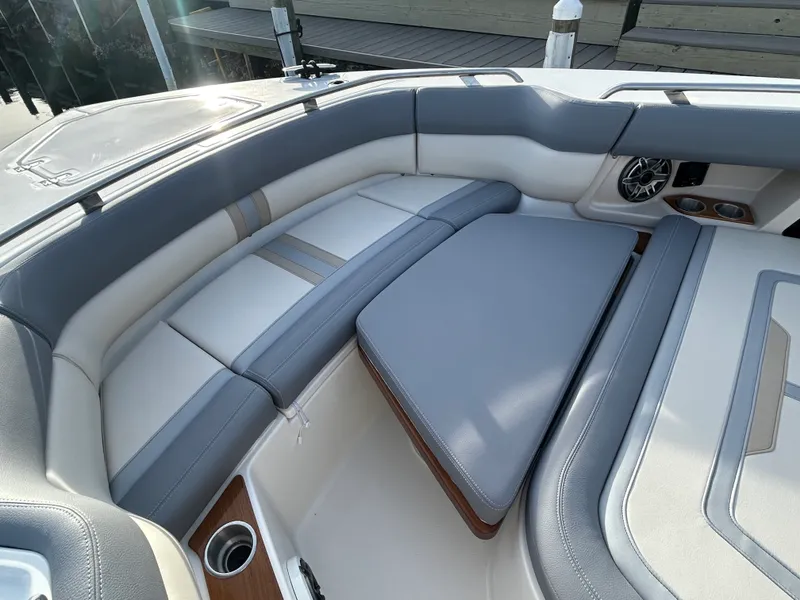 Slide: The Image of Boston Whaler 350 Realm 2026 - 41