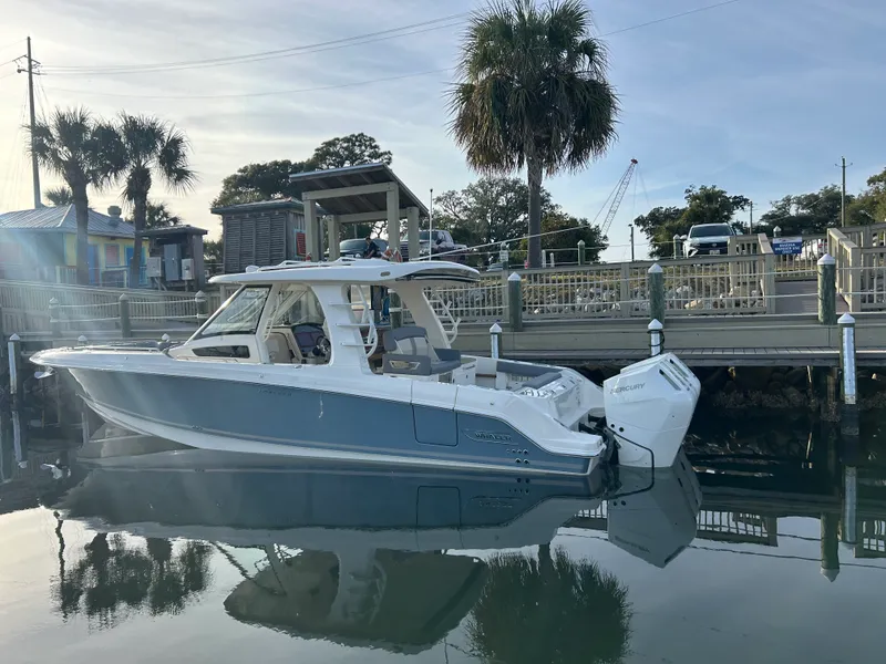 Slide: The Image of Boston Whaler 350 Realm 2026 - 5