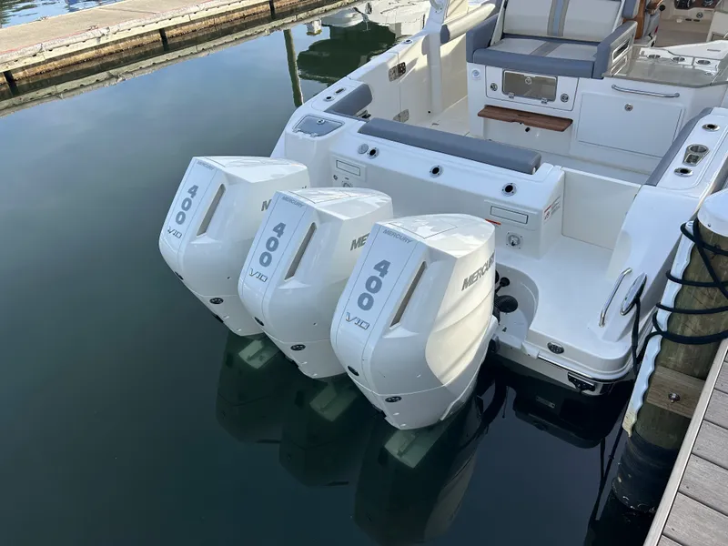 Slide: The Image of Boston Whaler 350 Realm 2026 - 6