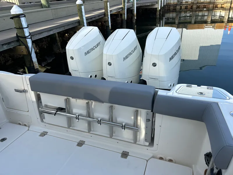 Slide: The Image of Boston Whaler 350 Realm 2026 - 7