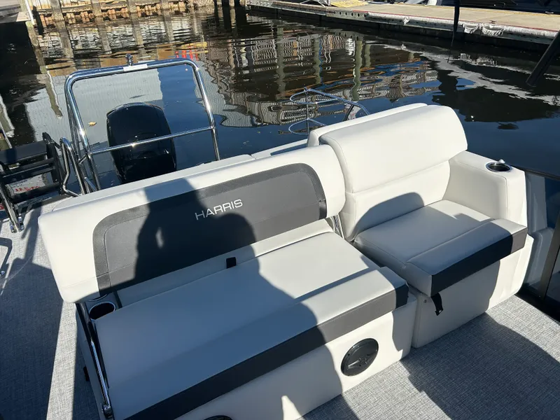 Slide: The Image of Harris Cruiser 230 2026 - 10