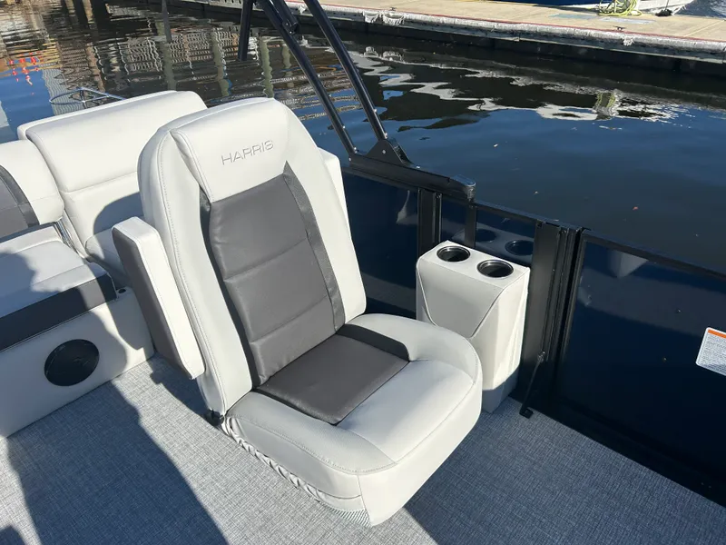 Slide: The Image of Harris Cruiser 230 2026 - 14