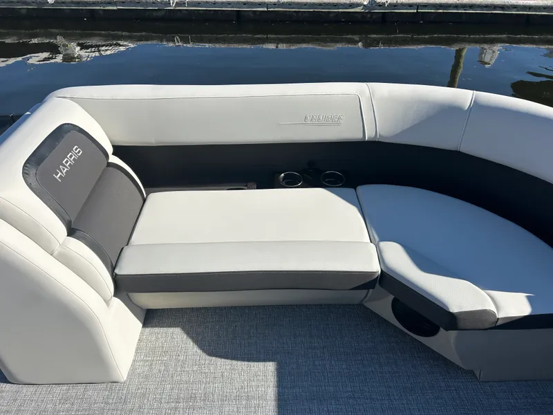 Slide: The Image of Harris Cruiser 230 2026 - 18