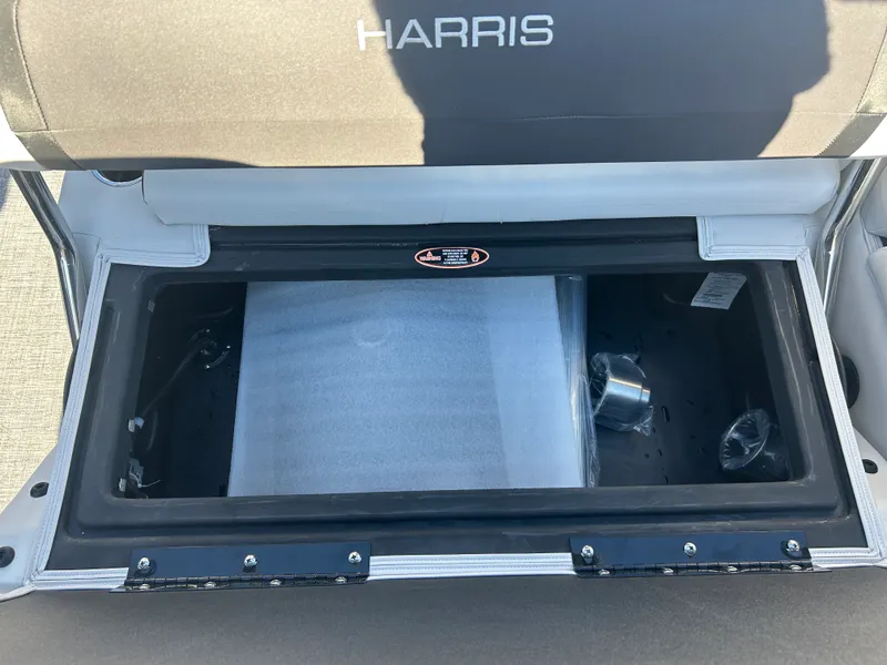Slide: The Image of Harris Cruiser 230 2026 - 20