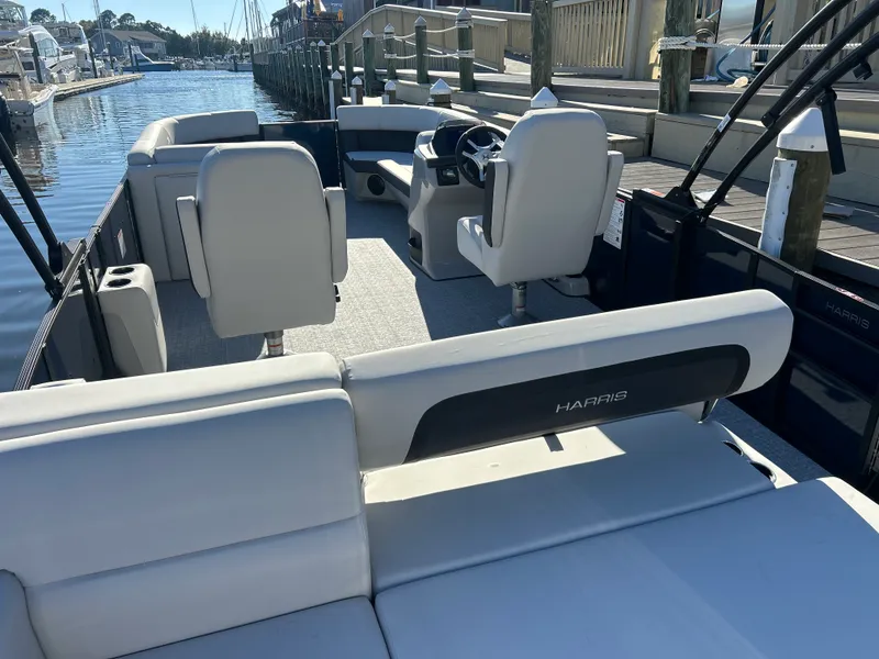 Slide: The Image of Harris Cruiser 230 2026 - 23