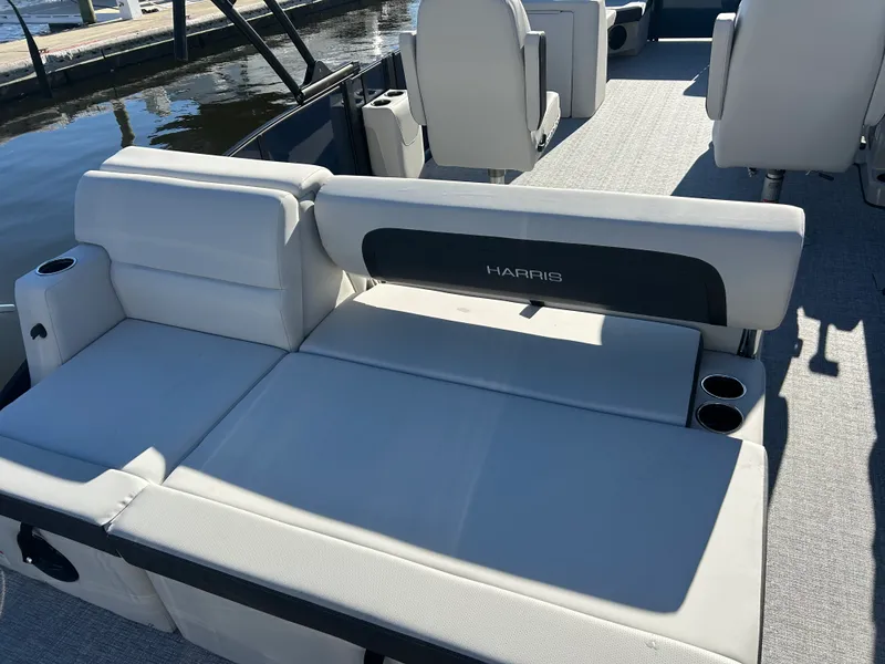 Slide: The Image of Harris Cruiser 230 2026 - 9