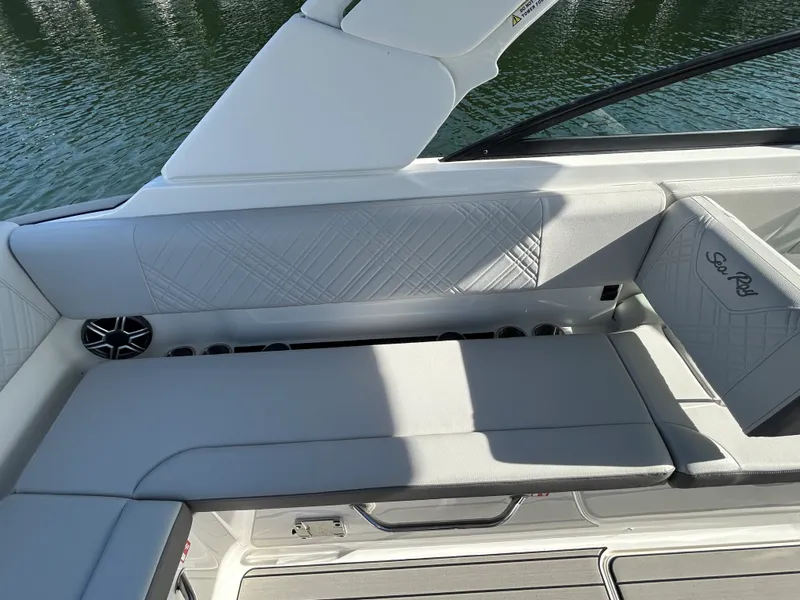 Slide: The Image of Sea Ray SDX 270 Outboard 2026 - 11