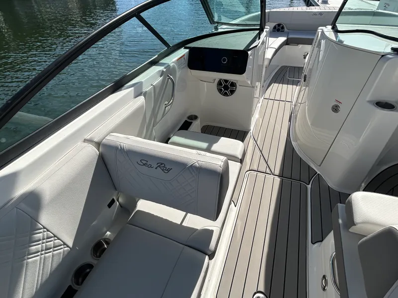 Slide: The Image of Sea Ray SDX 270 Outboard 2026 - 12