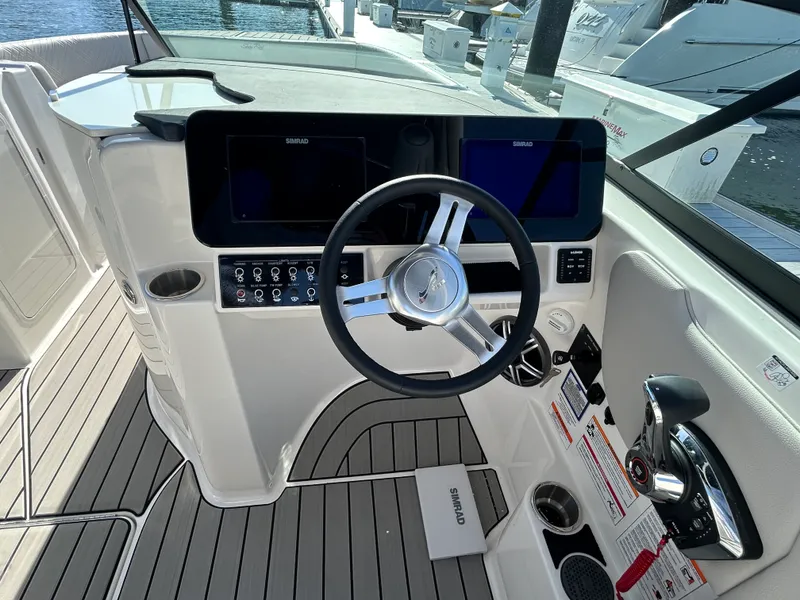 Slide: The Image of Sea Ray SDX 270 Outboard 2026 - 13