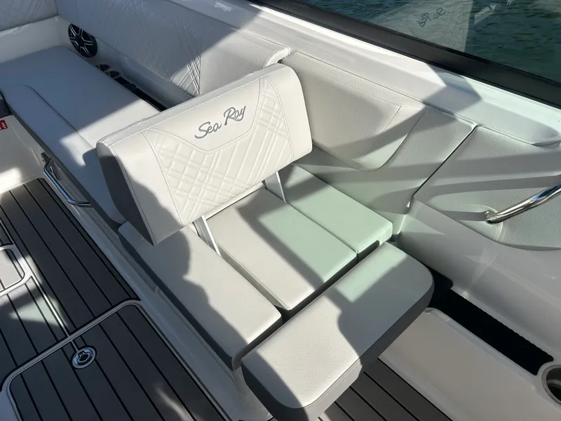 Slide: The Image of Sea Ray SDX 270 Outboard 2026 - 18