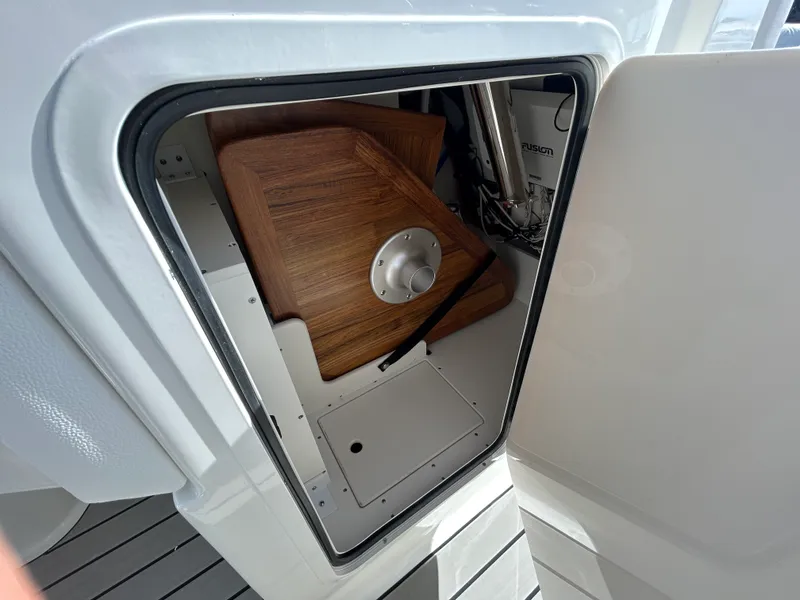 Slide: The Image of Sea Ray SDX 270 Outboard 2026 - 20