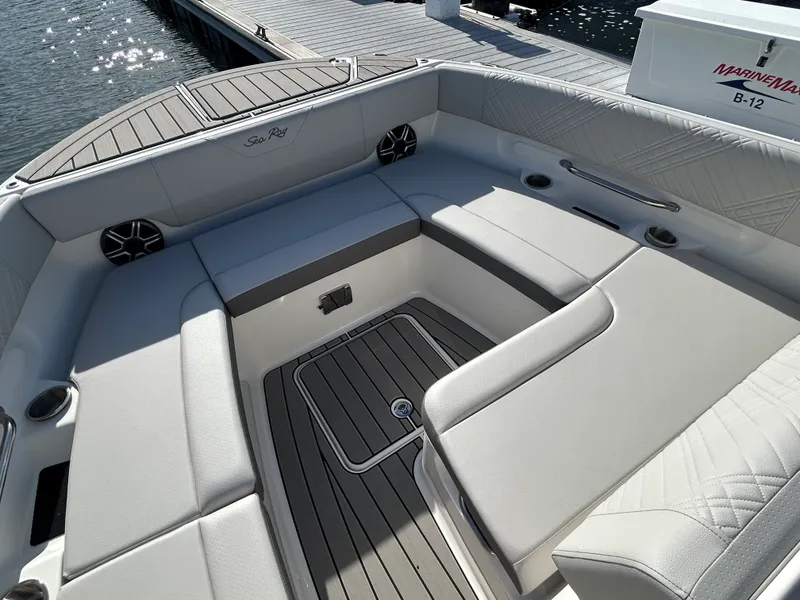 Slide: The Image of Sea Ray SDX 270 Outboard 2026 - 21