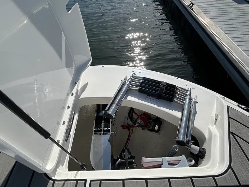 Slide: The Image of Sea Ray SDX 270 Outboard 2026 - 26