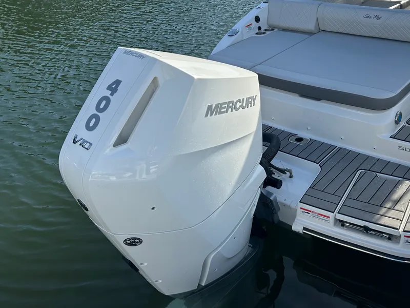Slide: The Image of Sea Ray SDX 270 Outboard 2026 - 6