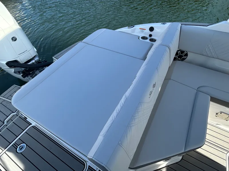 Slide: The Image of Sea Ray SDX 270 Outboard 2026 - 7
