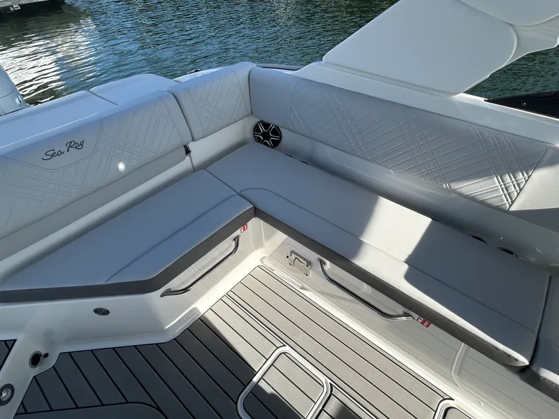 Slide: The Image of Sea Ray SDX 270 Outboard 2026 - 8