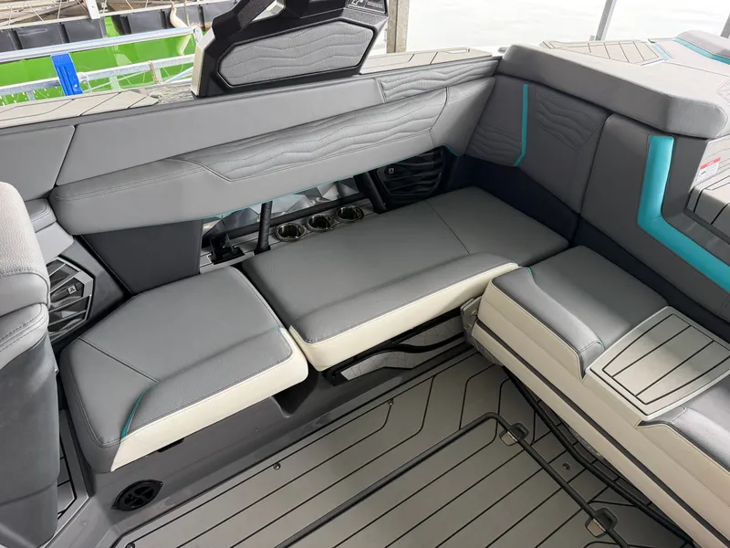 Slide: The Image of Nautique G23 2025 - 10