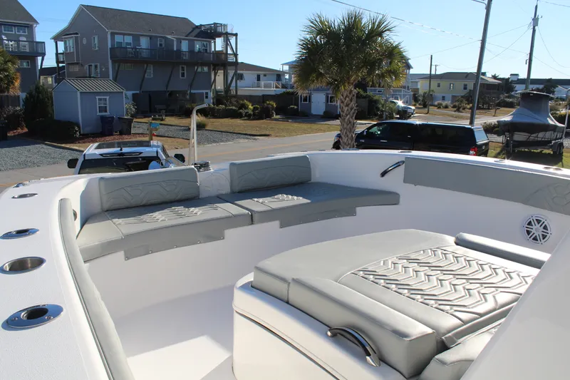 Slide: The Image of Twin Vee 280 GFX 2022 - 14