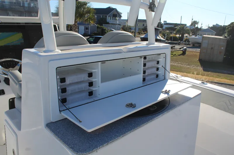 Slide: The Image of Twin Vee 280 GFX 2022 - 22