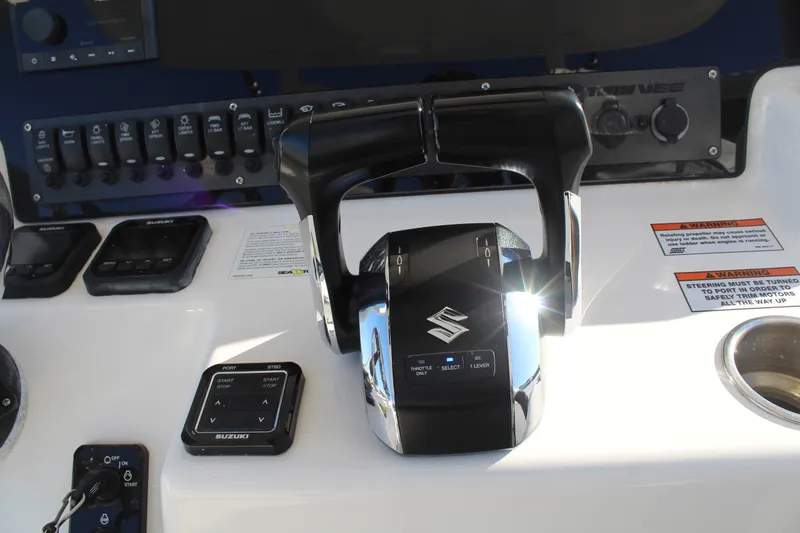 Slide: The Image of Twin Vee 280 GFX 2022 - 26