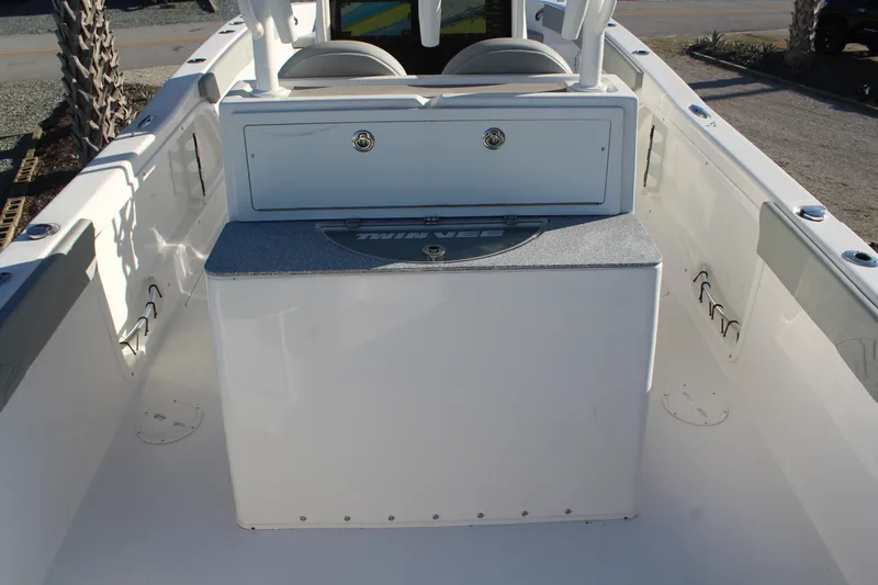 Slide: The Image of Twin Vee 280 GFX 2022 - 37