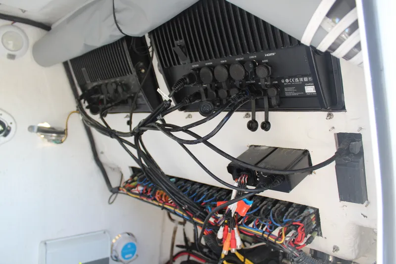 Slide: The Image of Twin Vee 280 GFX 2022 - 40