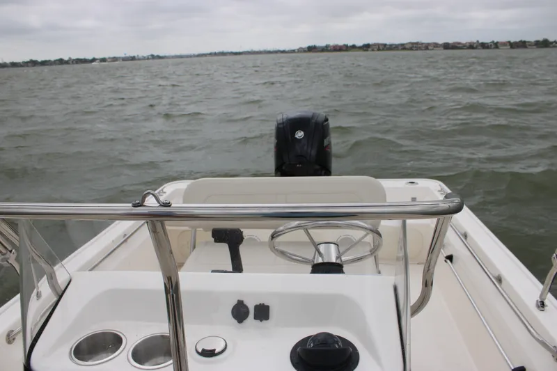 Slide: The Image of Boston Whaler 170 Montauk 2026 - 19