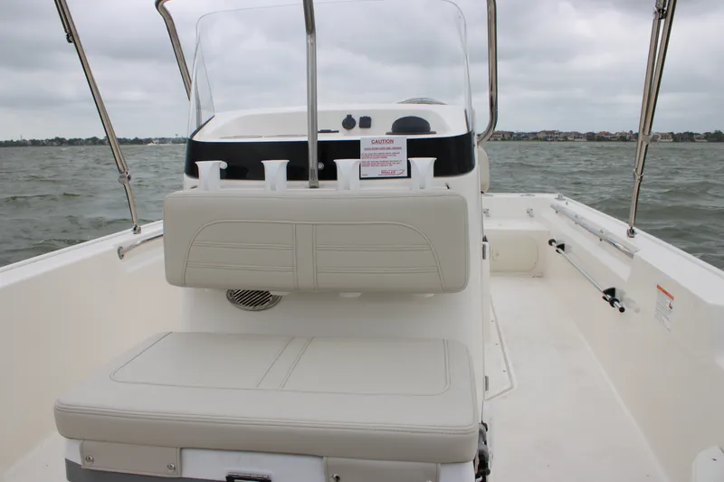 Slide: The Image of Boston Whaler 170 Montauk 2026 - 20