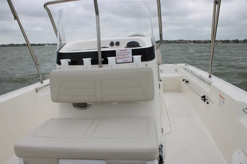 Slide: The Image of Boston Whaler 170 Montauk 2026 - 21
