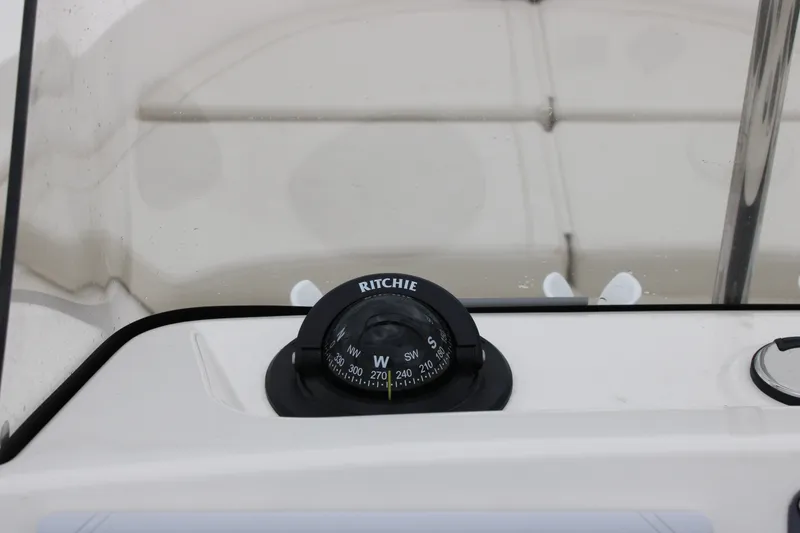 Slide: The Image of Boston Whaler 170 Montauk 2026 - 34