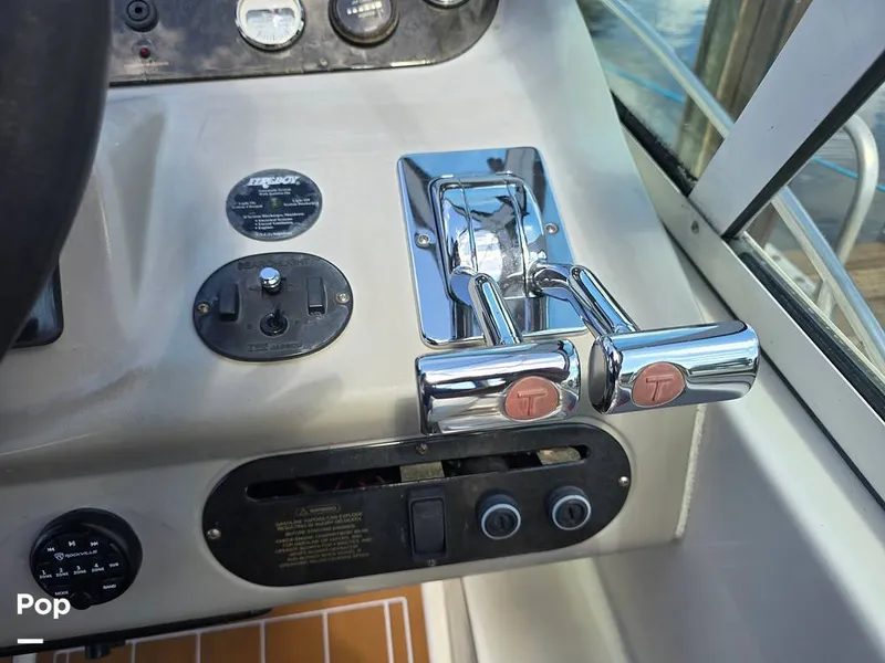 Slide: The Image of Cruisers Yachts 320 Express 2004 - 14357037