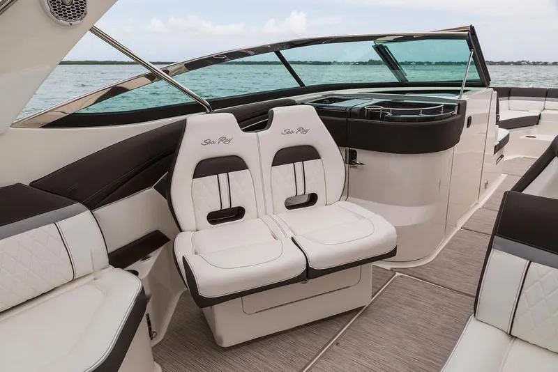 Slide: The Image of Sea Ray SLX 350 2026 - 6