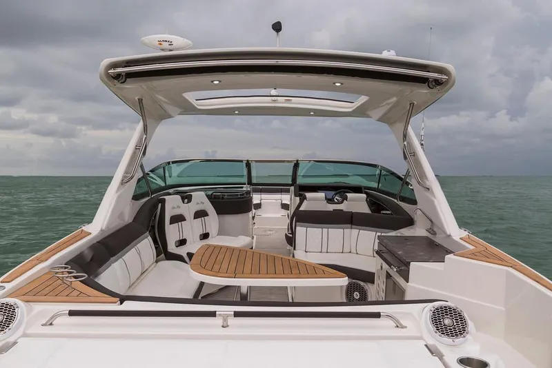 Slide: The Image of Sea Ray SLX 350 2026 - 7