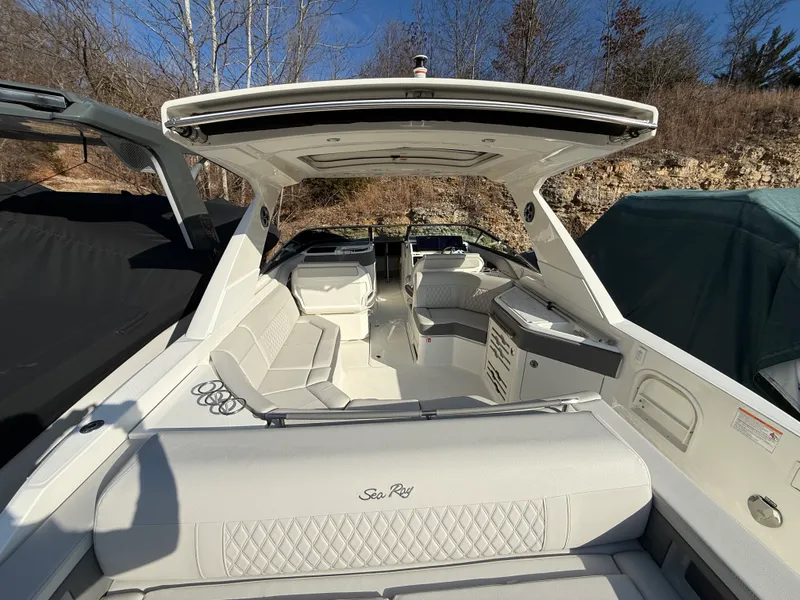 Slide: The Image of Sea Ray SLX 310 2026 - 10