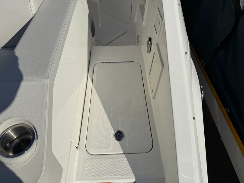 Slide: The Image of Sea Ray SLX 310 2026 - 12