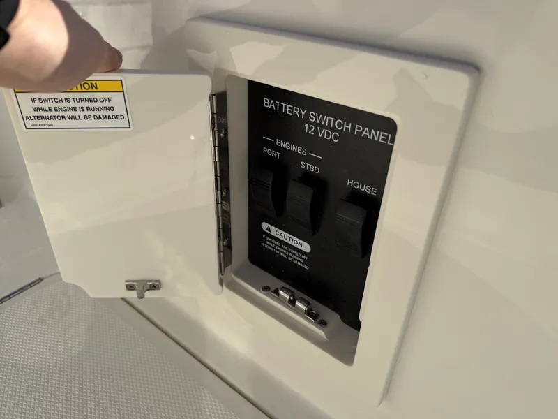 Slide: The Image of Sea Ray SLX 310 2026 - 13