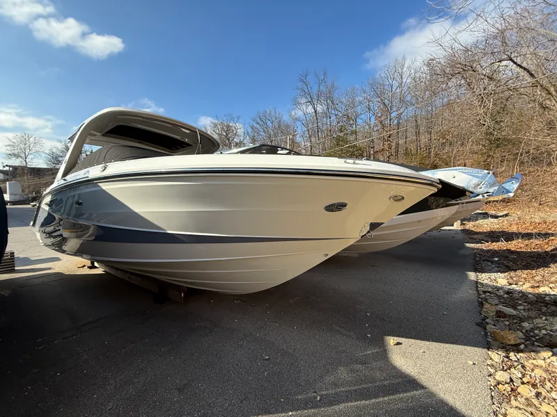 Slide: The Image of Sea Ray SLX 310 2026 - 2