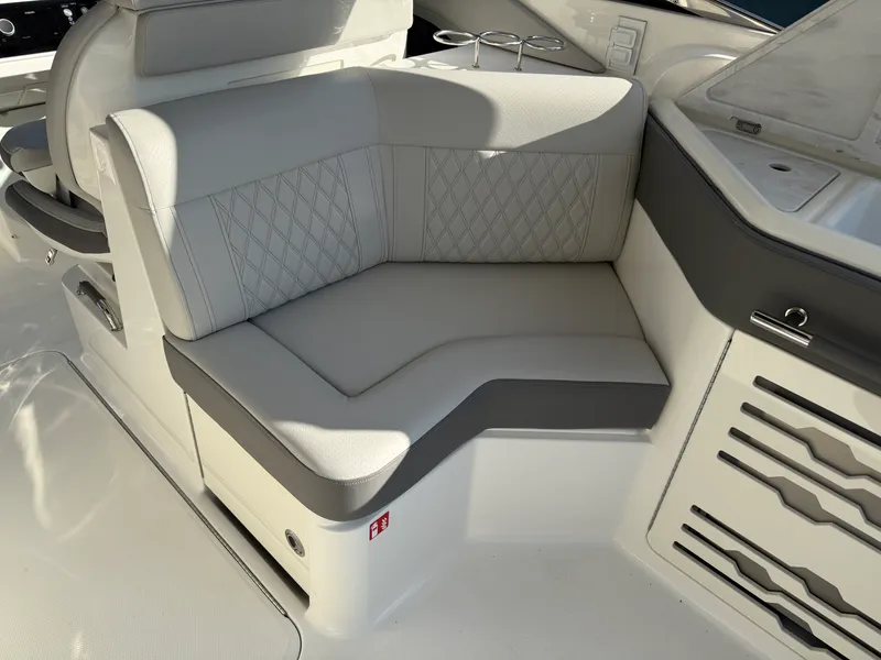 Slide: The Image of Sea Ray SLX 310 2026 - 22