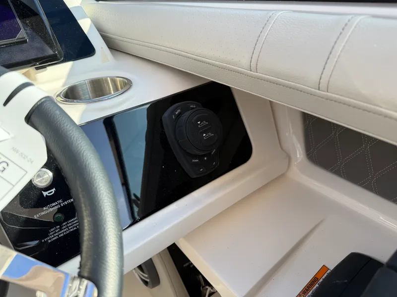 Slide: The Image of Sea Ray SLX 310 2026 - 26