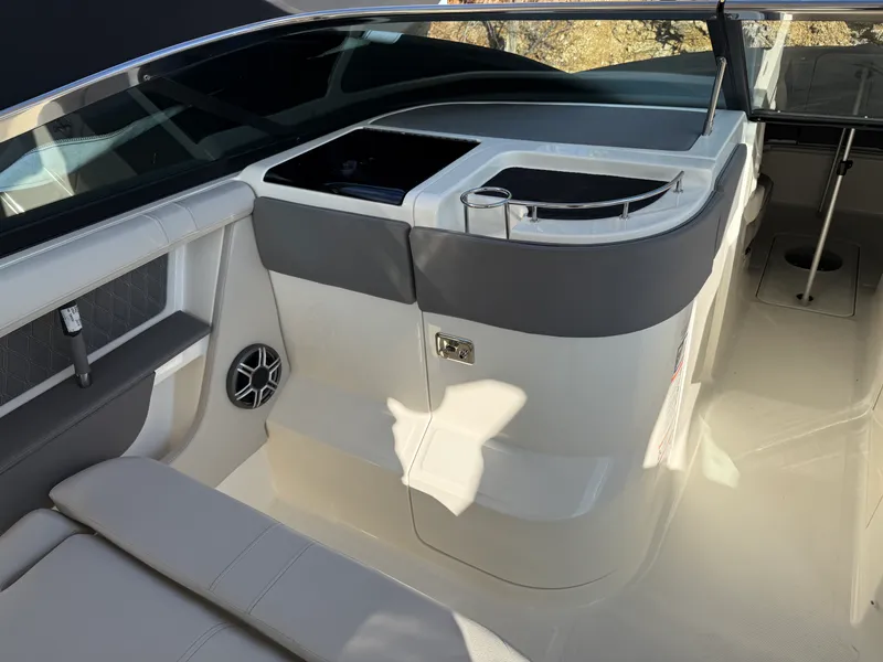 Slide: The Image of Sea Ray SLX 310 2026 - 28