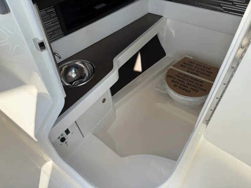 Slide: The Image of Sea Ray SLX 310 2026 - 29