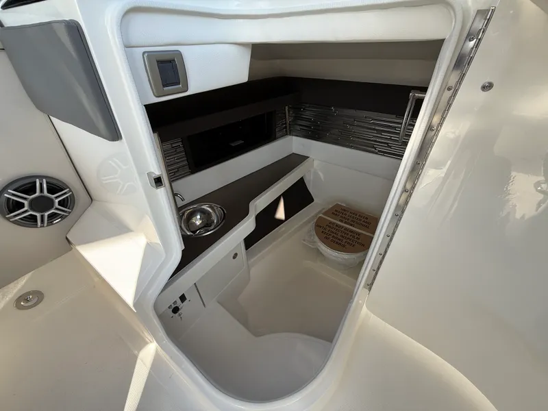 Slide: The Image of Sea Ray SLX 310 2026 - 30